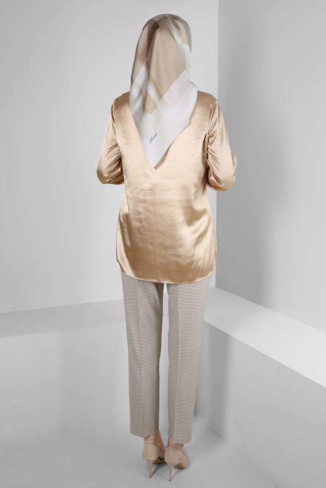 Tesettür giyim BEJ DÜĞMELİ SATEN BLUZ 43755 - ALVİNA